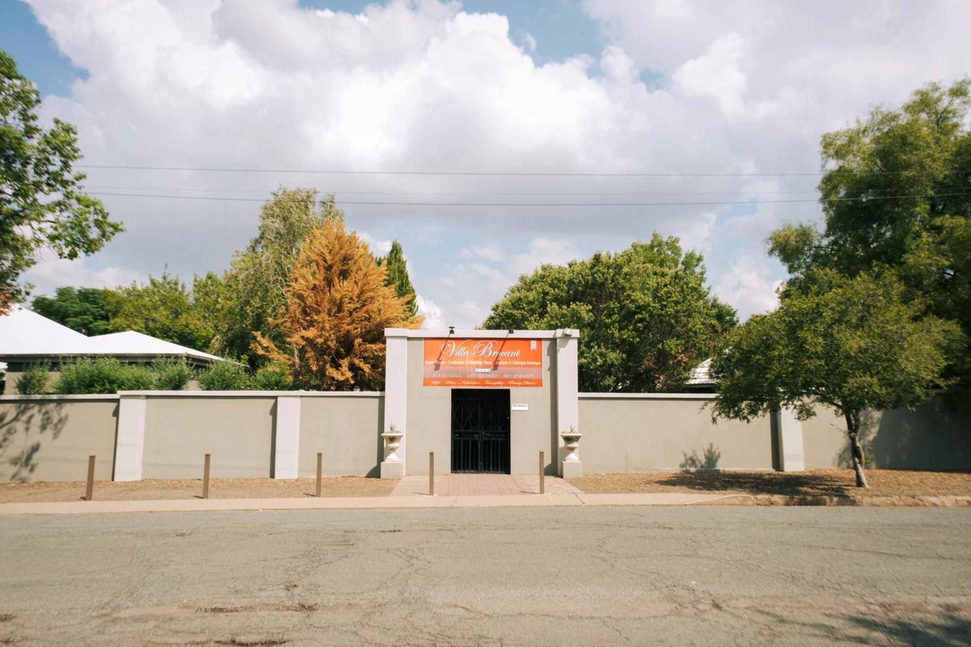 Villa Brocant Guest House Vryburg Exterior photo